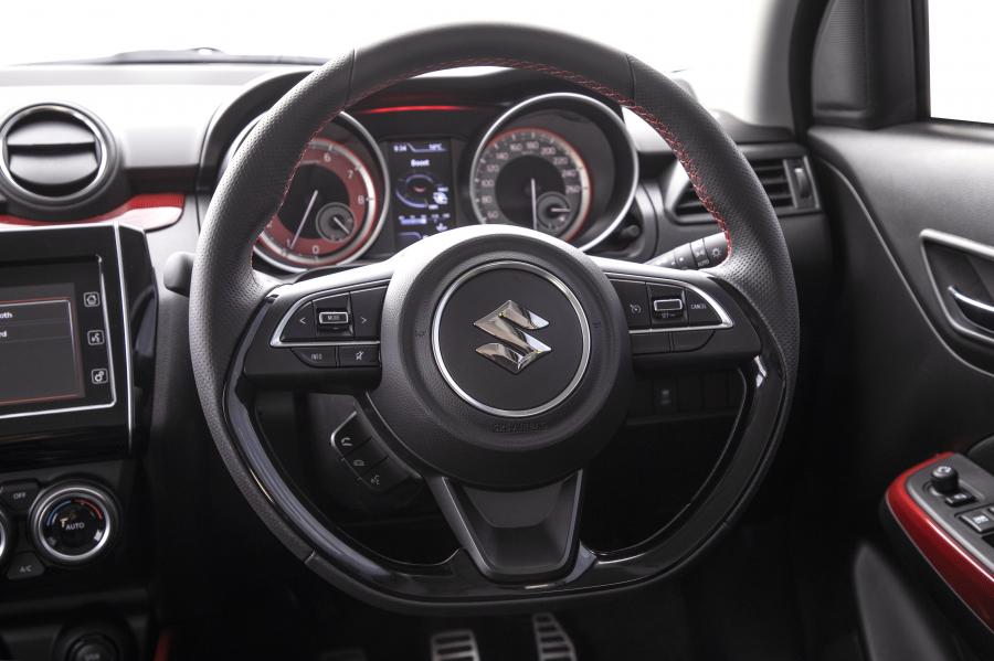 Панель приборов Suzuki Swift Sport 2019 года  (ZA) (фото 7 из 32)